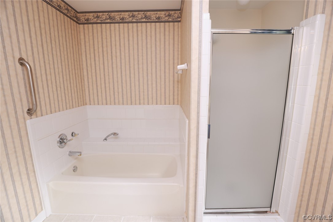 12610 Lilking Road Chester, VA 23831 - Photo 31 of 50 a bathroom with a bathtub