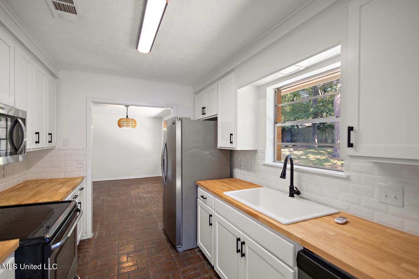 92 Fern Valley Road Brandon, MS 39042 - Photo 13 of 29 IMG_1455