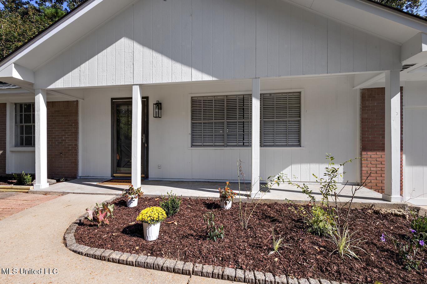 92 Fern Valley Road Brandon, MS 39042 - Photo 4 of 29 IMG_1446