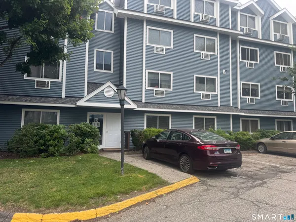 $3,200 | 97 Richards Avenue, Unit D8, Norwalk, CT 06854