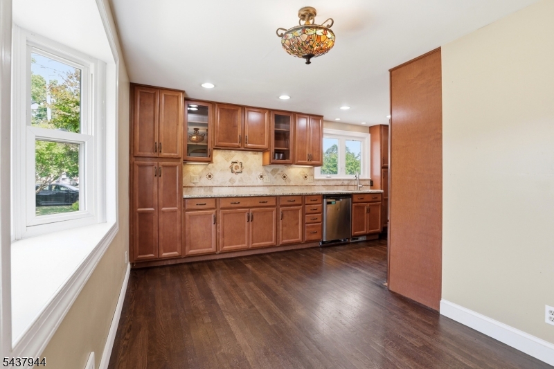641 Greenbrook Road North Plainfield, NJ 07063 - Photo 12 of 36