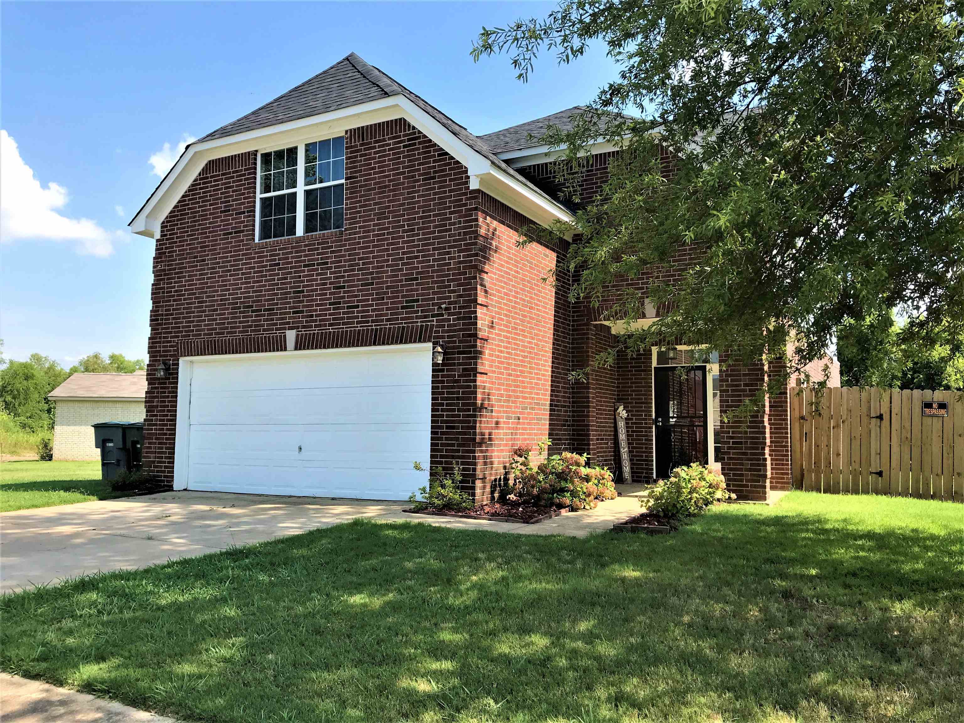 871 Ruby Creek Cove Memphis, TN 38109 - Photo 2 of 16 a front view of a house with a yard