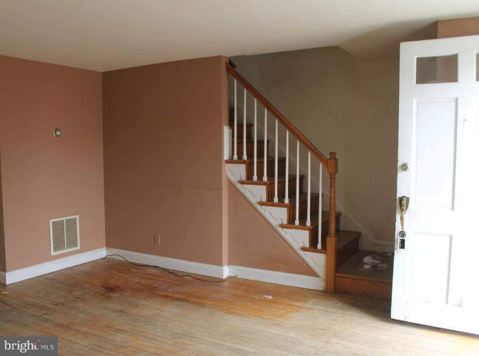 1228 Newfield Road Baltimore, MD 21207 - Photo 6 of 21 Living Room