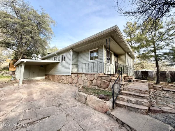 $1,800 | 424 West Leroux Street, Prescott, AZ 86303