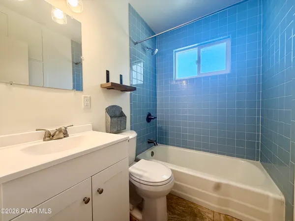 $1,800 | 424 West Leroux Street, Prescott, AZ 86303