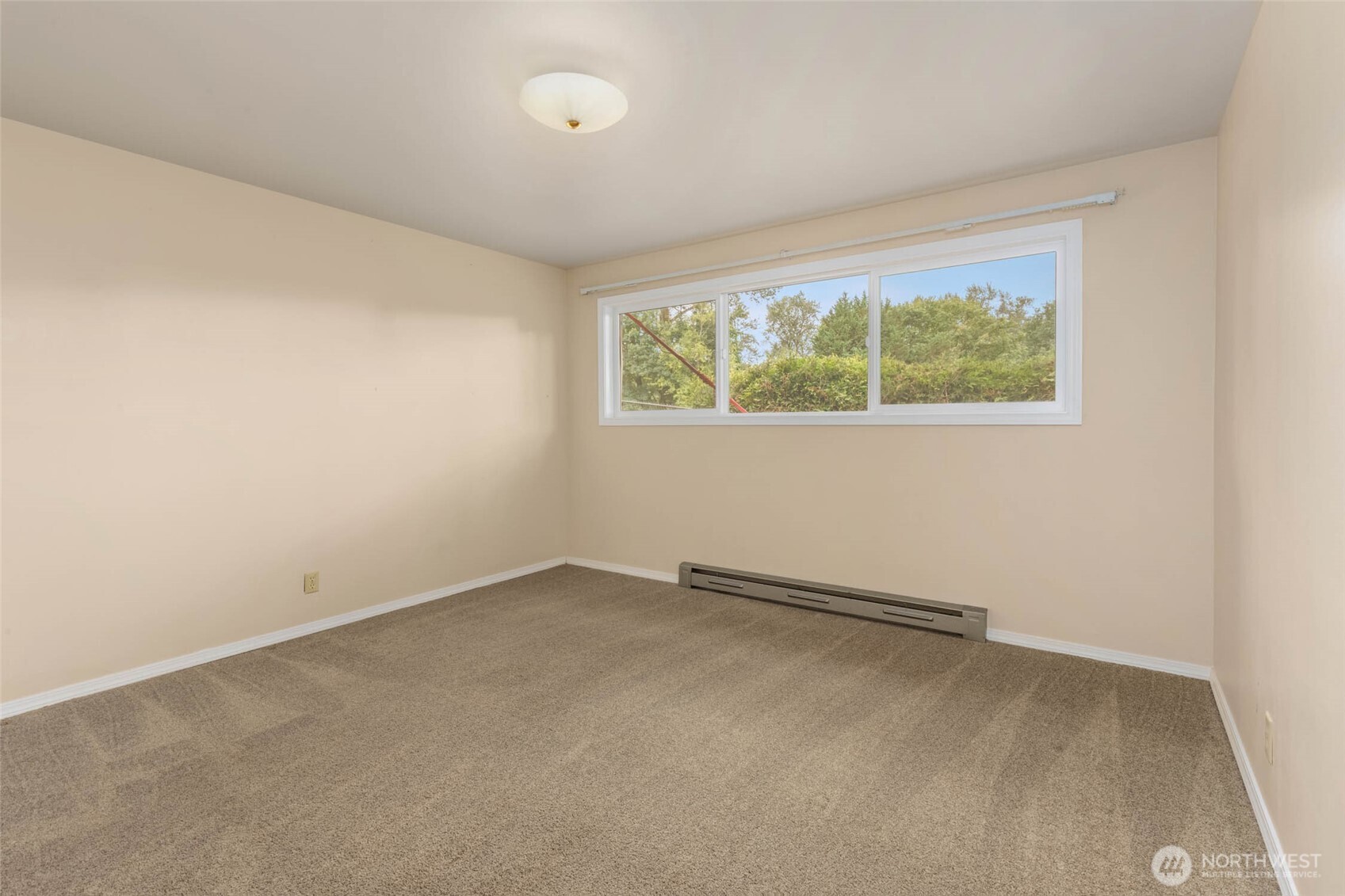 618 Riverview Drive Monroe, WA 98272 - Photo 17 of 39 an empty room with windows