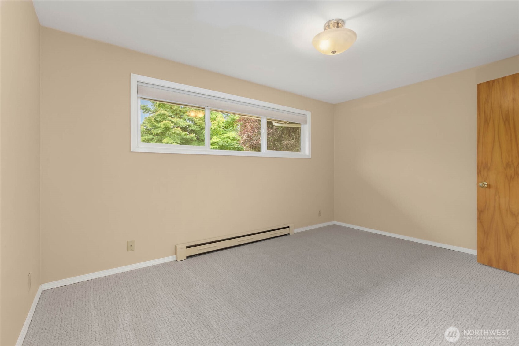 618 Riverview Drive Monroe, WA 98272 - Photo 19 of 39 an empty room with a window