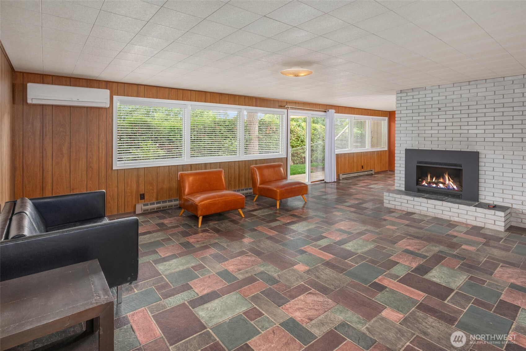 618 Riverview Drive Monroe, WA 98272 - Photo 20 of 39 a living room with furniture and a fireplace