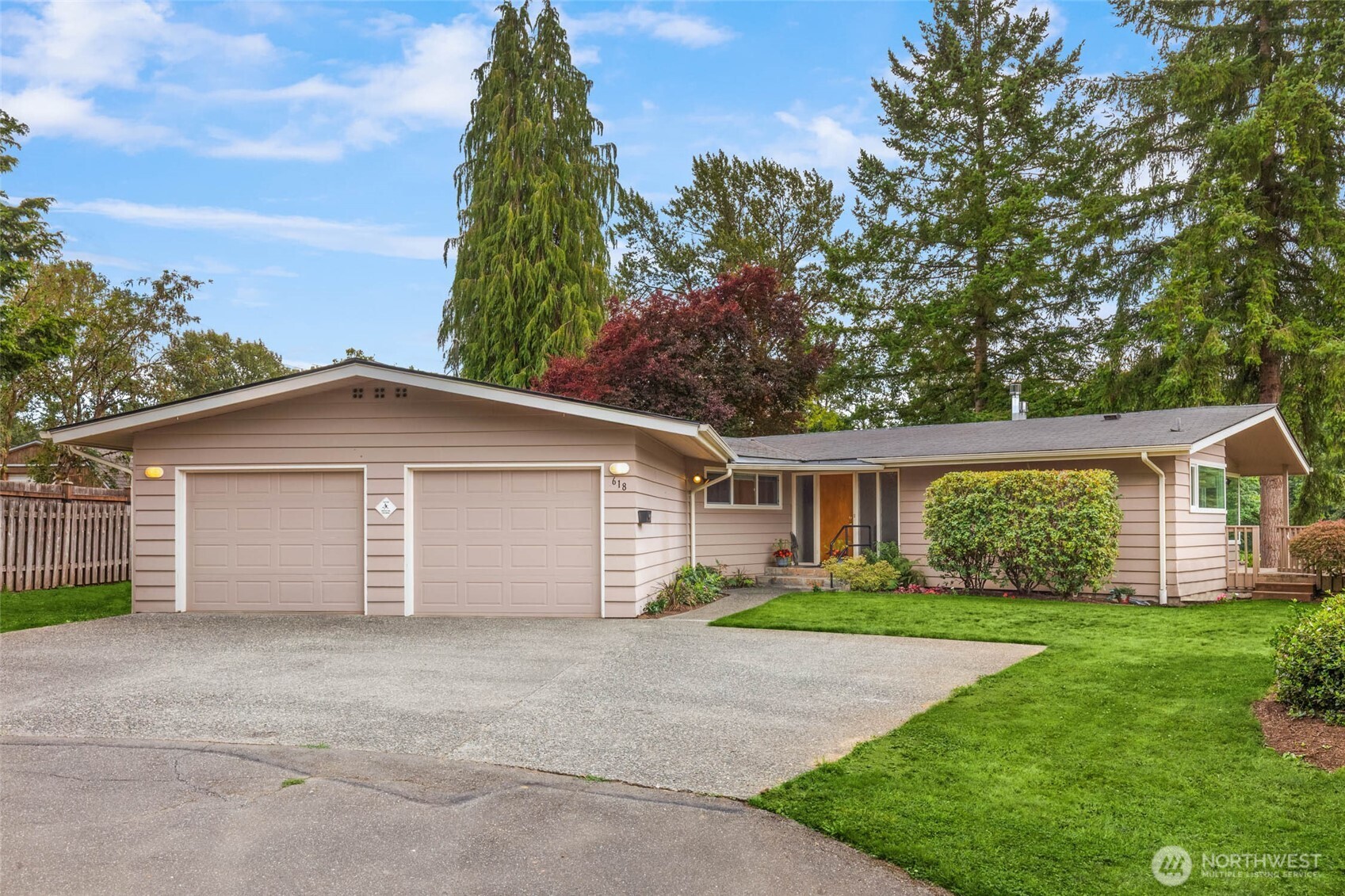 618 Riverview Drive Monroe, WA 98272 - Photo 2 of 39 front view of a house with a yard