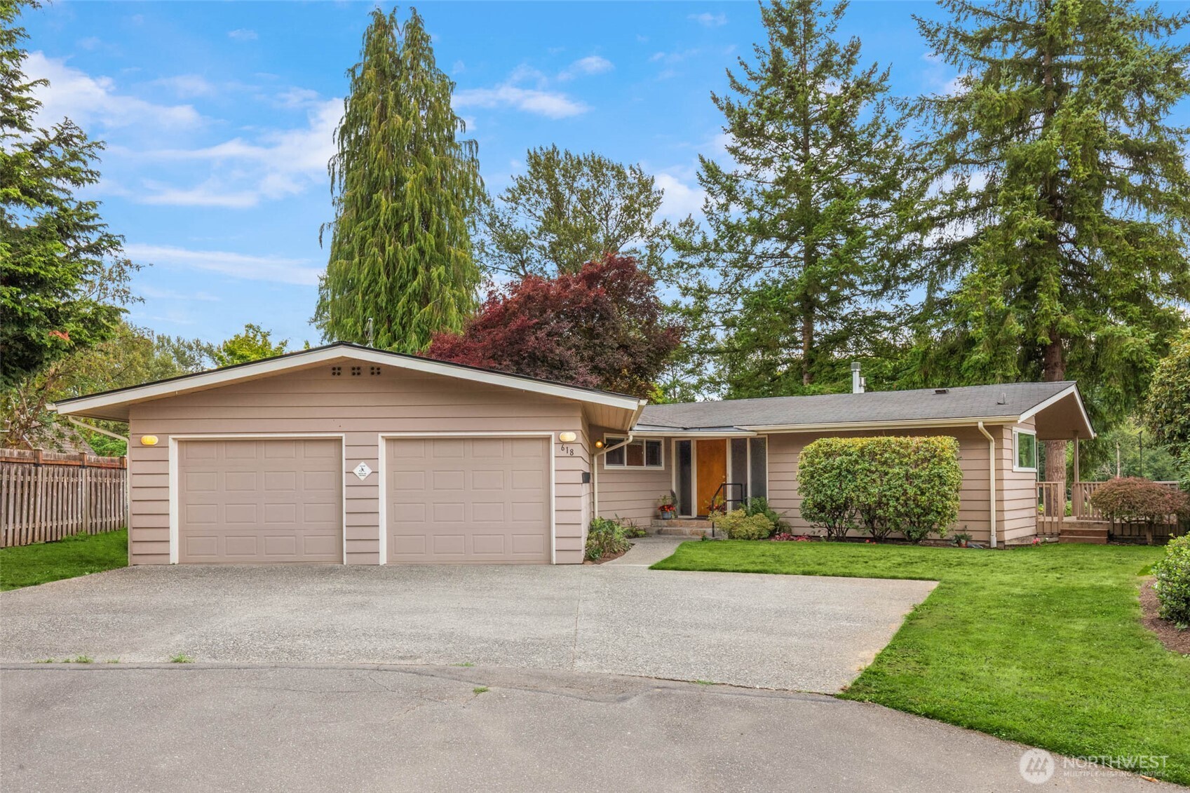 618 Riverview Drive Monroe, WA 98272 - Photo 31 of 39 front view of a house with a yard