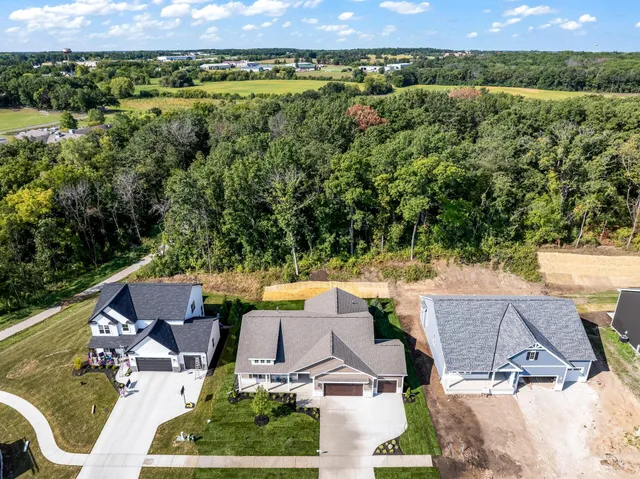 $674,900 | 544 Kiddle Lane, Union Grove, WI 53182