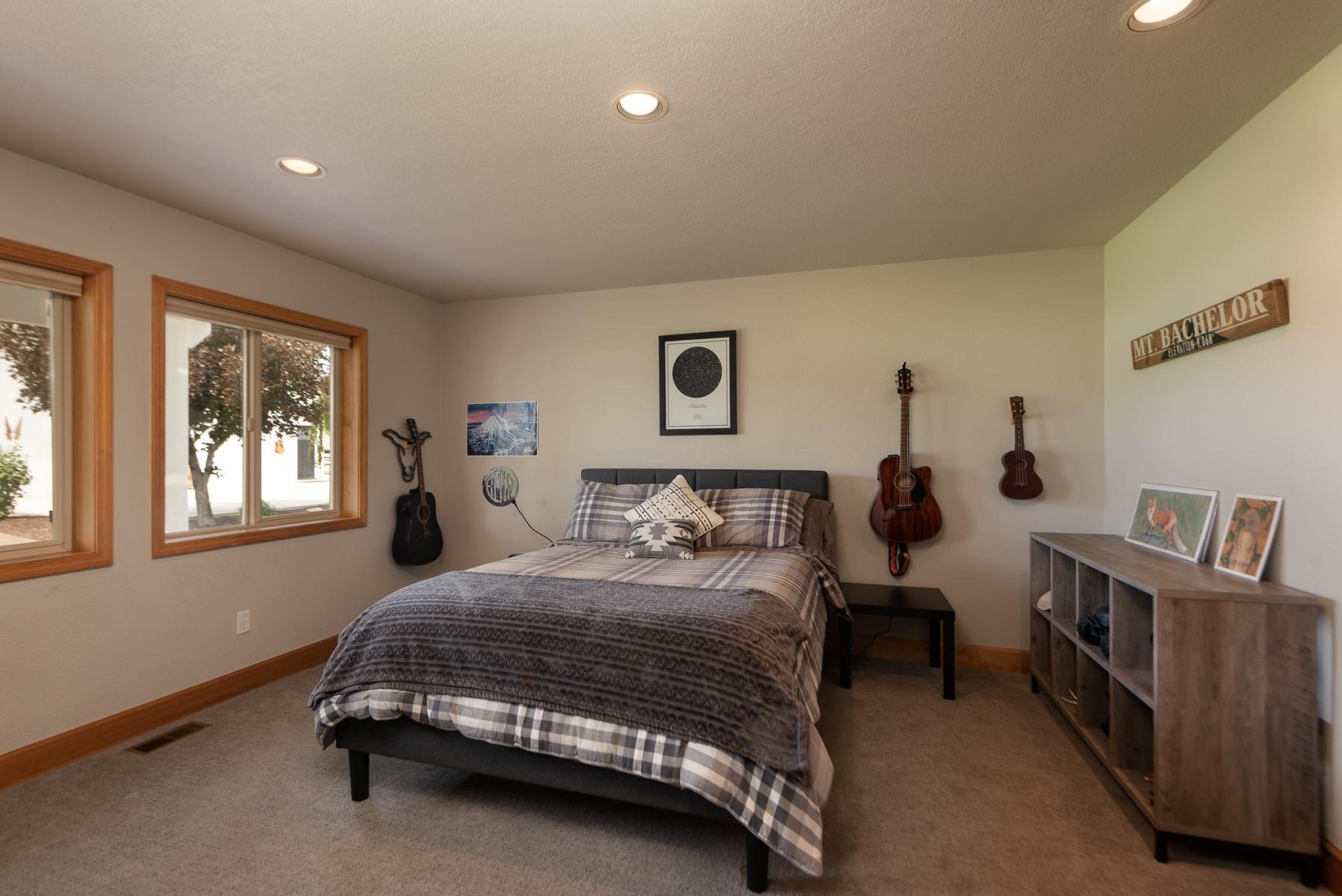 64495 Research Road Bend, OR 97703 - Photo 25 of 54 batch_25Main floor bedroom