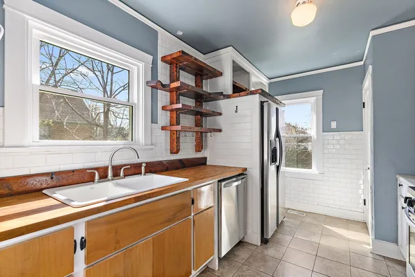 $175,000 | 491 Congdon Avenue, Elgin, IL 60120