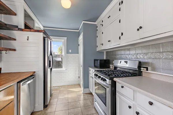 $175,000 | 491 Congdon Avenue, Elgin, IL 60120