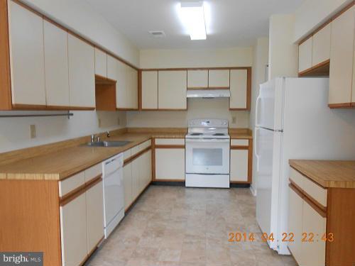 9308 Player Drive, Unit 156 Laurel, MD 20708 - Photo 2 of 5 Kitchen