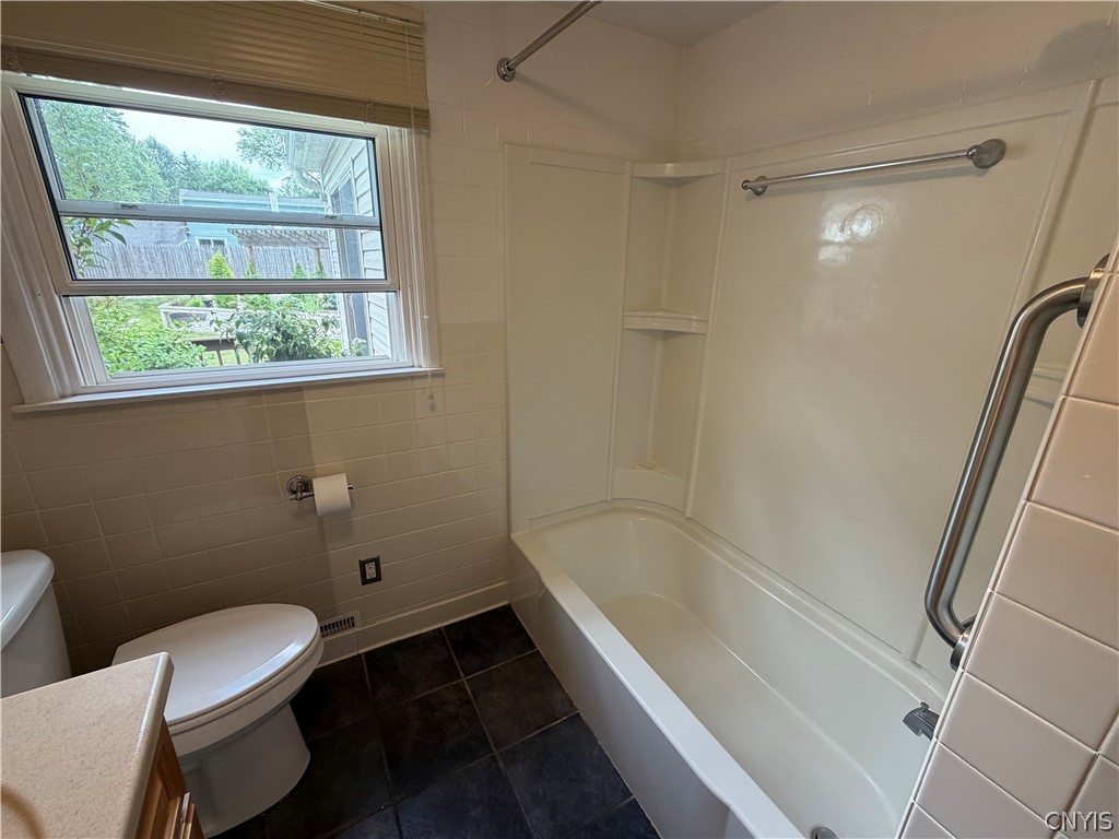 108 Castle Road Clay, NY 13212 - Photo 15 of 48