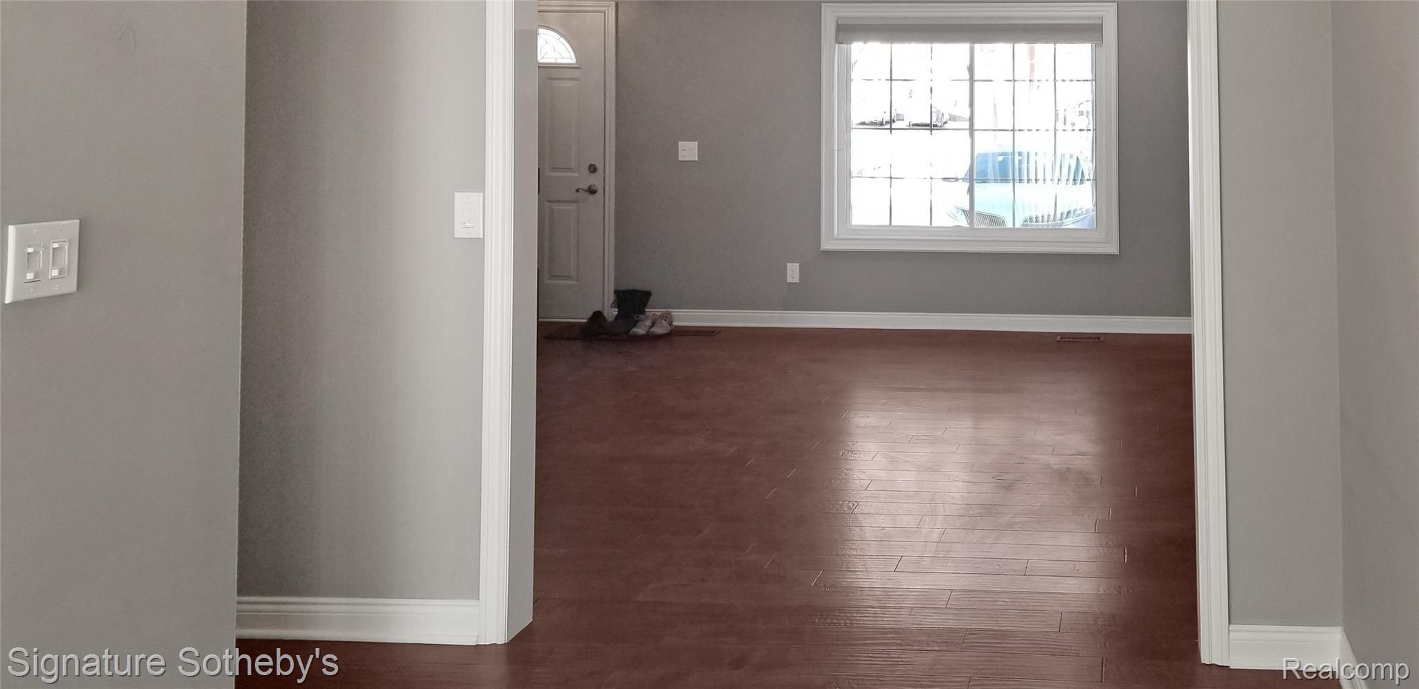 67976 Van Dyke Road, Unit 9 Washington, MI 48095 - Photo 6 of 20 Living room