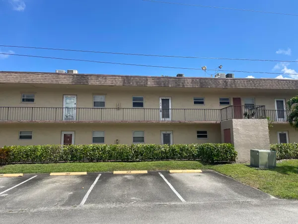 $1,300 | 770 Lori Drive, Unit 257, Palm Springs, FL 33461