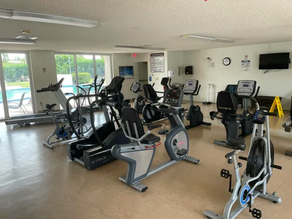 $1,300 | 770 Lori Drive, Unit 257, Palm Springs, FL 33461