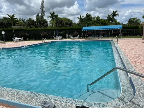 $1,300 | 770 Lori Drive, Unit 257, Palm Springs, FL 33461
