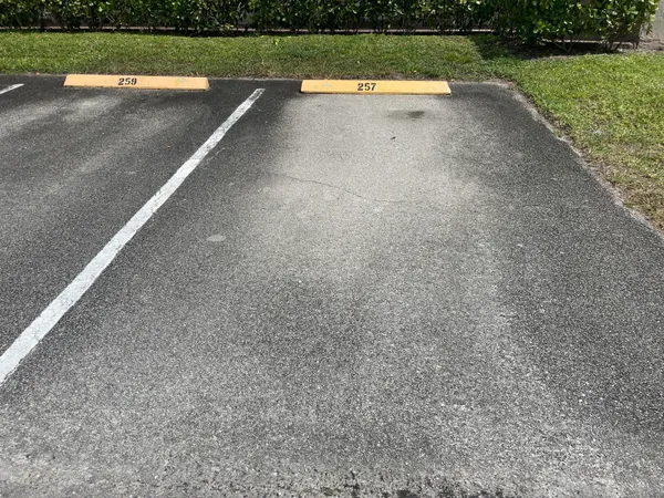 $1,300 | 770 Lori Drive, Unit 257, Palm Springs, FL 33461