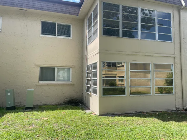 $1,300 | 770 Lori Drive, Unit 257, Palm Springs, FL 33461