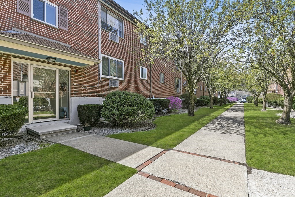 58 Bryon Road, Unit 5 Chestnut Hill, MA 02467 - Photo 5 of 7