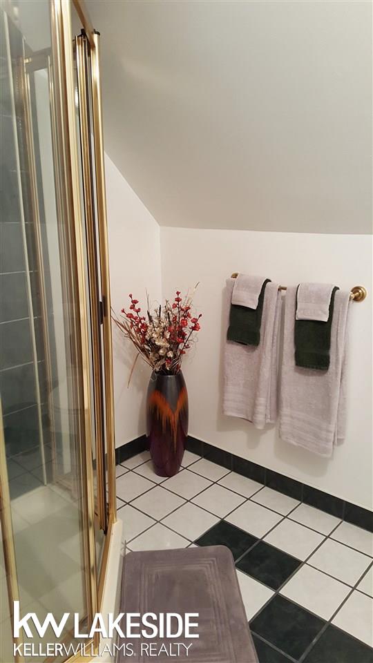 4260 Rochester Road Dryden, MI 48428 - Photo 39 of 49 Second Floor Bath