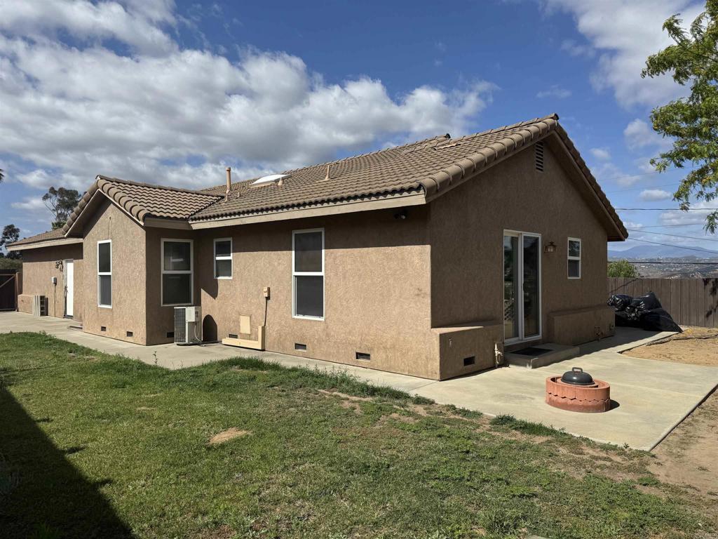 9112 Pinzolo Lakeside, CA 92040 - Photo 5 of 7