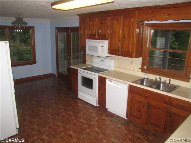 5097 Dabneys Mill Road Manquin, VA 23106 - Photo 4 of 15 Kitchen - Other view of the kitchen showing French
