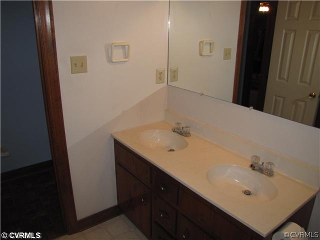 5097 Dabneys Mill Road Manquin, VA 23106 - Photo 5 of 15 Bathroom - Downstairs bathroom has tub, shower and