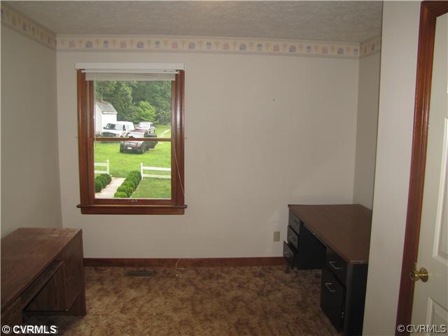5097 Dabneys Mill Road Manquin, VA 23106 - Photo 6 of 15 Bedroom - 1st floor bedroom. Makes a perfect offic
