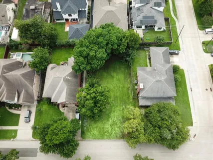 $450,000 | 1117 Mulberry Lane, Bellaire, TX 77401