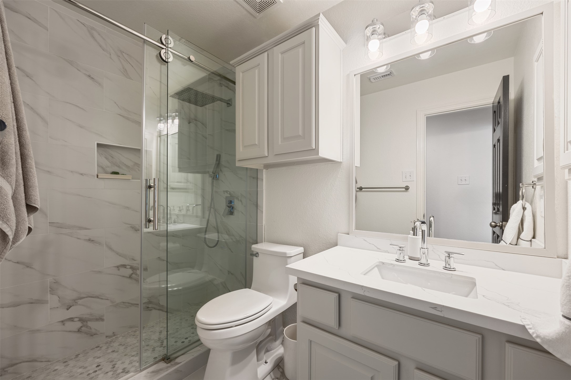 58 South Longsford Circle Spring, TX 77382 - Photo 14 of 50 a bathroom with a sink toilet and shower