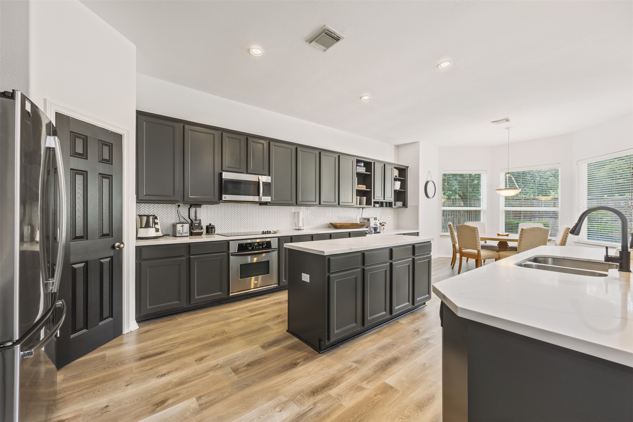 58 South Longsford Circle Spring, TX 77382 - Photo 31 of 50 a large kitchen with stainless steel appliances granite countertop a stove refrigerator and a sink