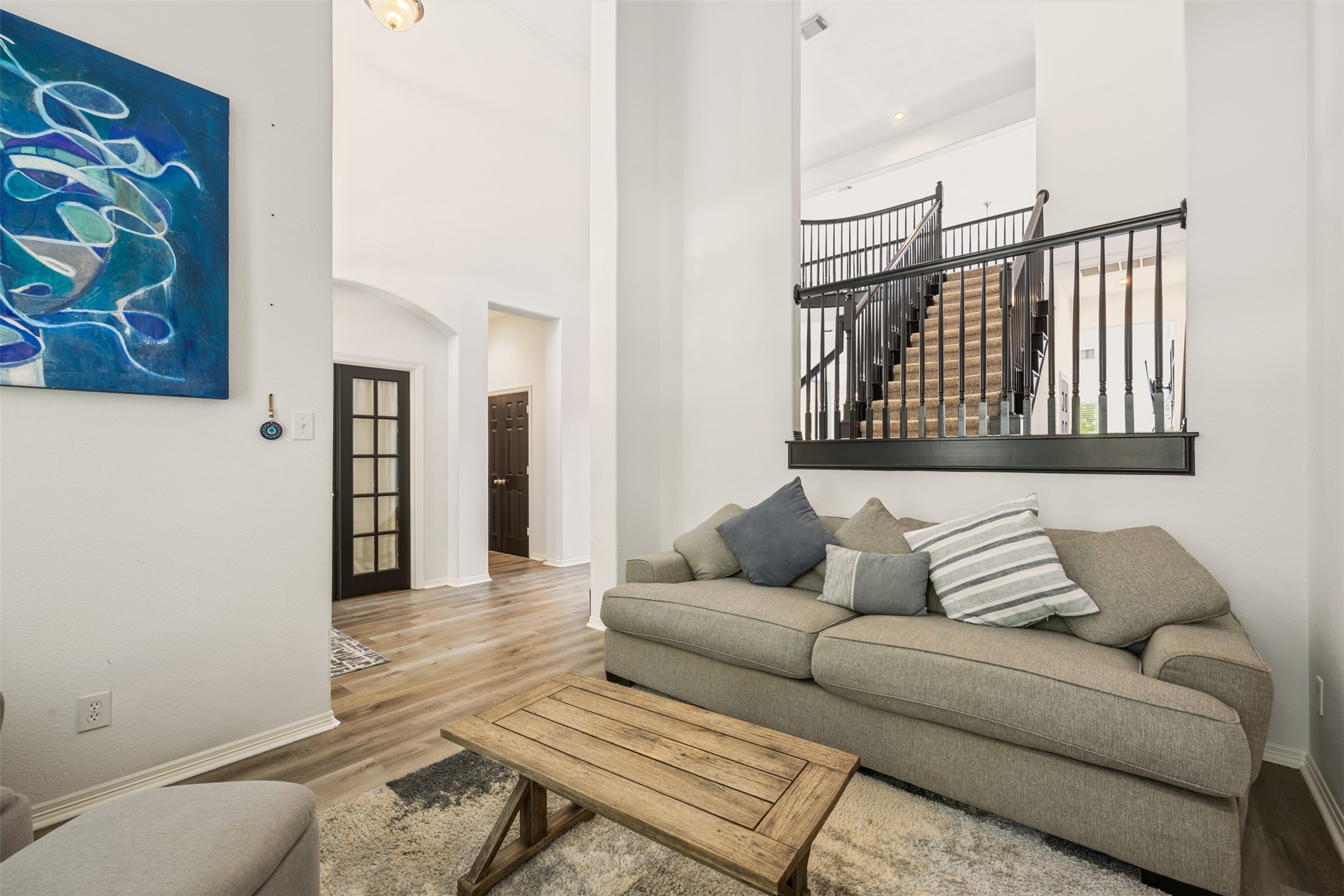 58 South Longsford Circle Spring, TX 77382 - Photo 45 of 50 a living room with furniture and a window