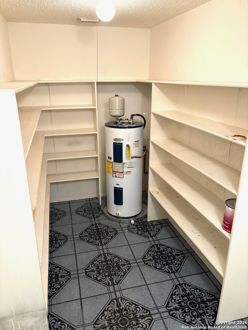 7501 Avery Road Live Oak, TX 78233 - Photo 18 of 32 a close view of appliances