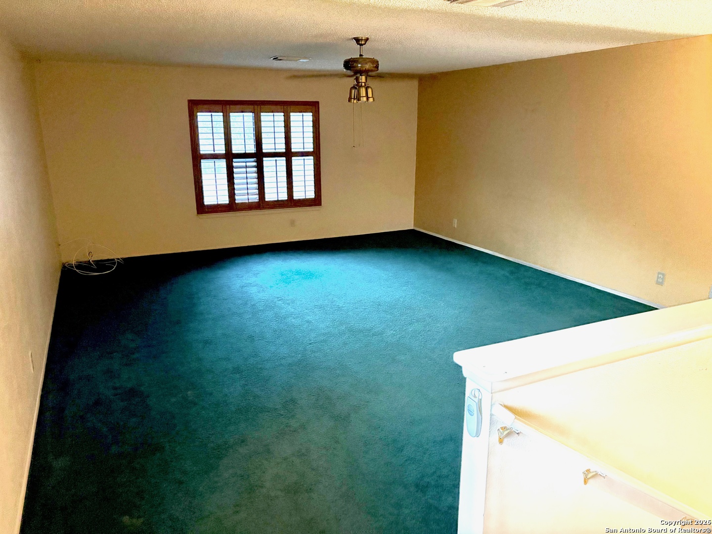 7501 Avery Road Live Oak, TX 78233 - Photo 3 of 32 a view of an empty room with windows
