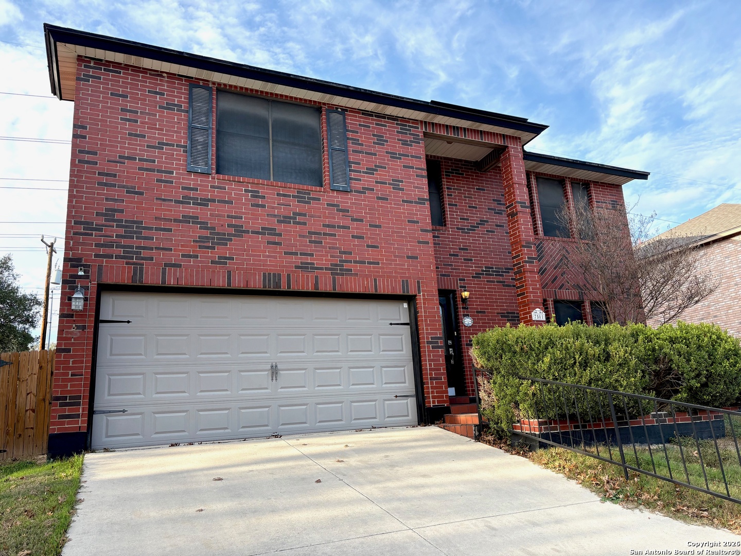 7501 Avery Road Live Oak, TX 78233 - Photo 31 of 32 a front view of a house with a garden