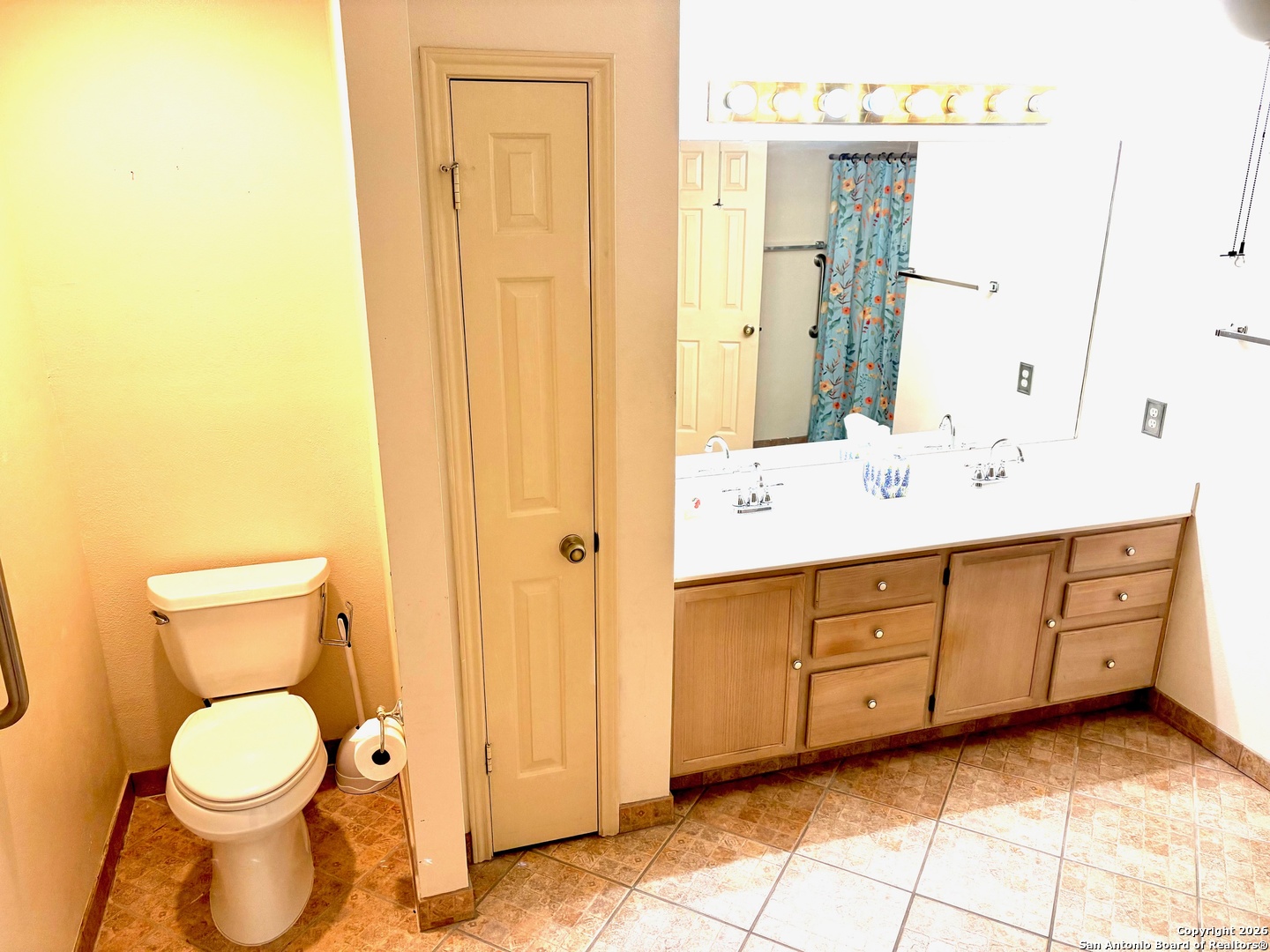 7501 Avery Road Live Oak, TX 78233 - Photo 8 of 32 a bathroom with a sink a toilet and shower