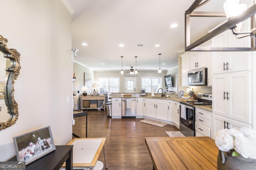 609 Live Oak Way Dublin, GA 31021 - Photo 18 of 37 a large white kitchen with lots of counter space and window
