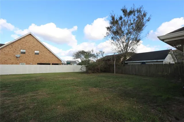 $215,000 | 2809 Acorn Drive, Violet, LA 70092