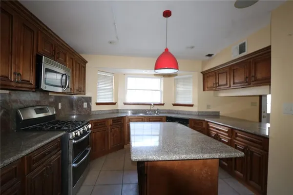 $195,000 | 2809 Acorn Drive, Violet, LA 70092