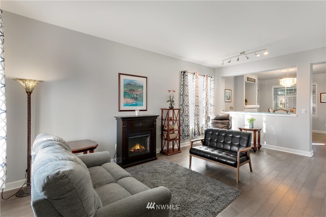 451 Hoquiam Place Northeast Renton, WA 98059 - Photo 2 of 25 Gallery Image 2