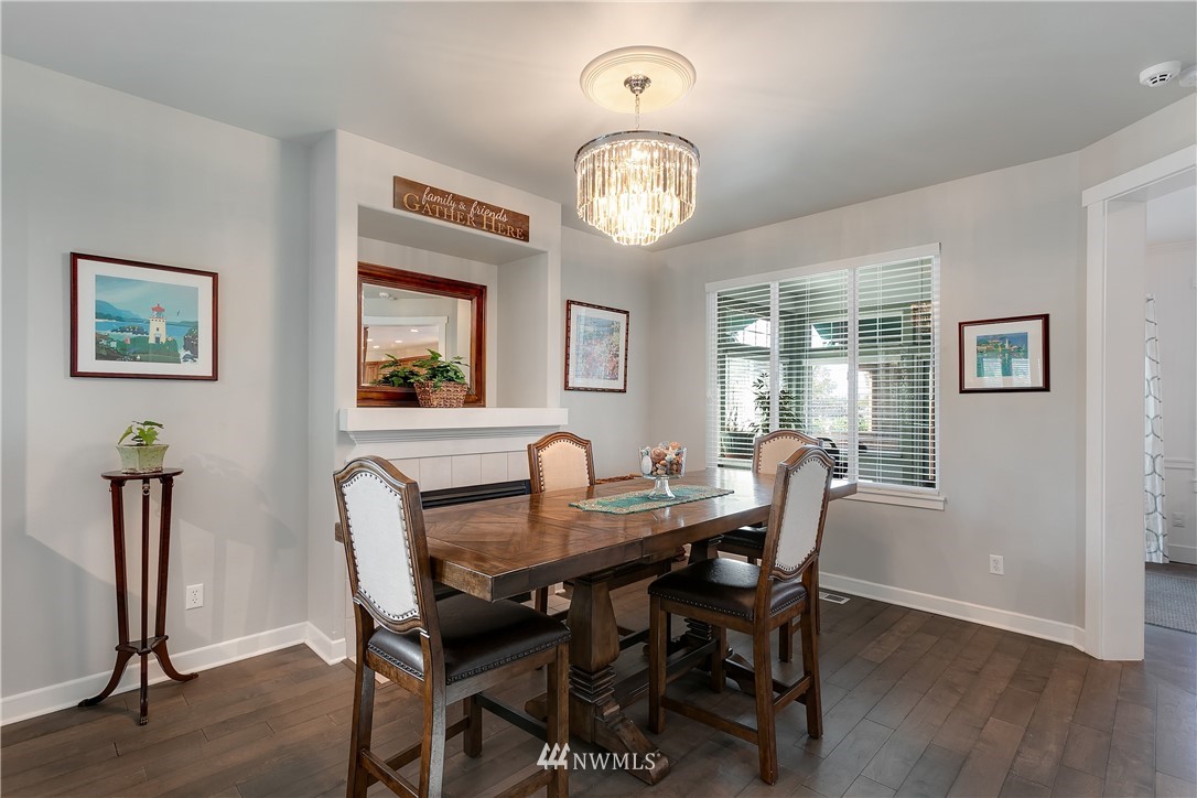 451 Hoquiam Place Northeast Renton, WA 98059 - Photo 4 of 25 Gallery Image 4
