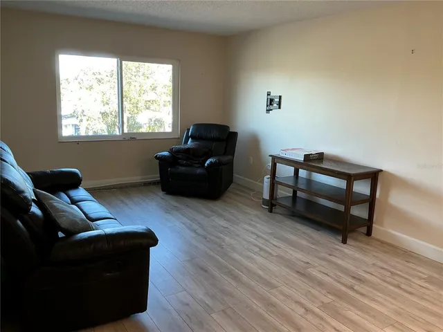 $1,400 | 1860 Massachusetts Avenue Northeast, Unit 311, St. Petersburg, FL 33703