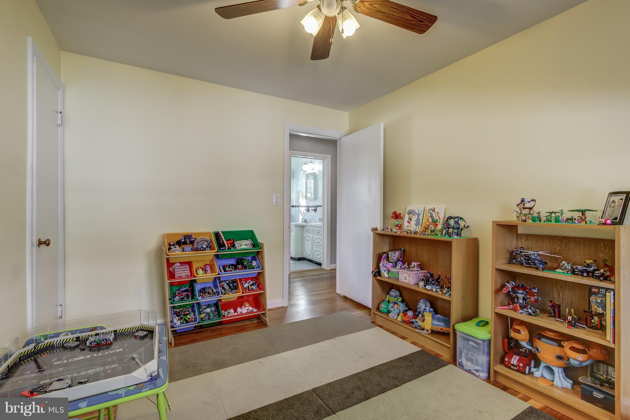807 Lanark Way Silver Spring, MD 20901 - Photo 11 of 19 Main level bedroom 3