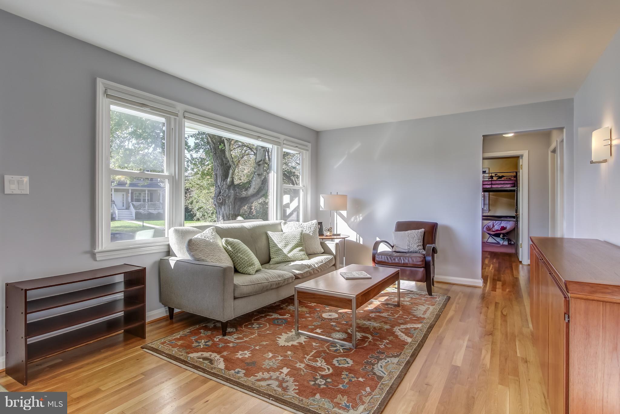 807 Lanark Way Silver Spring, MD 20901 - Photo 4 of 19 Spacious living room