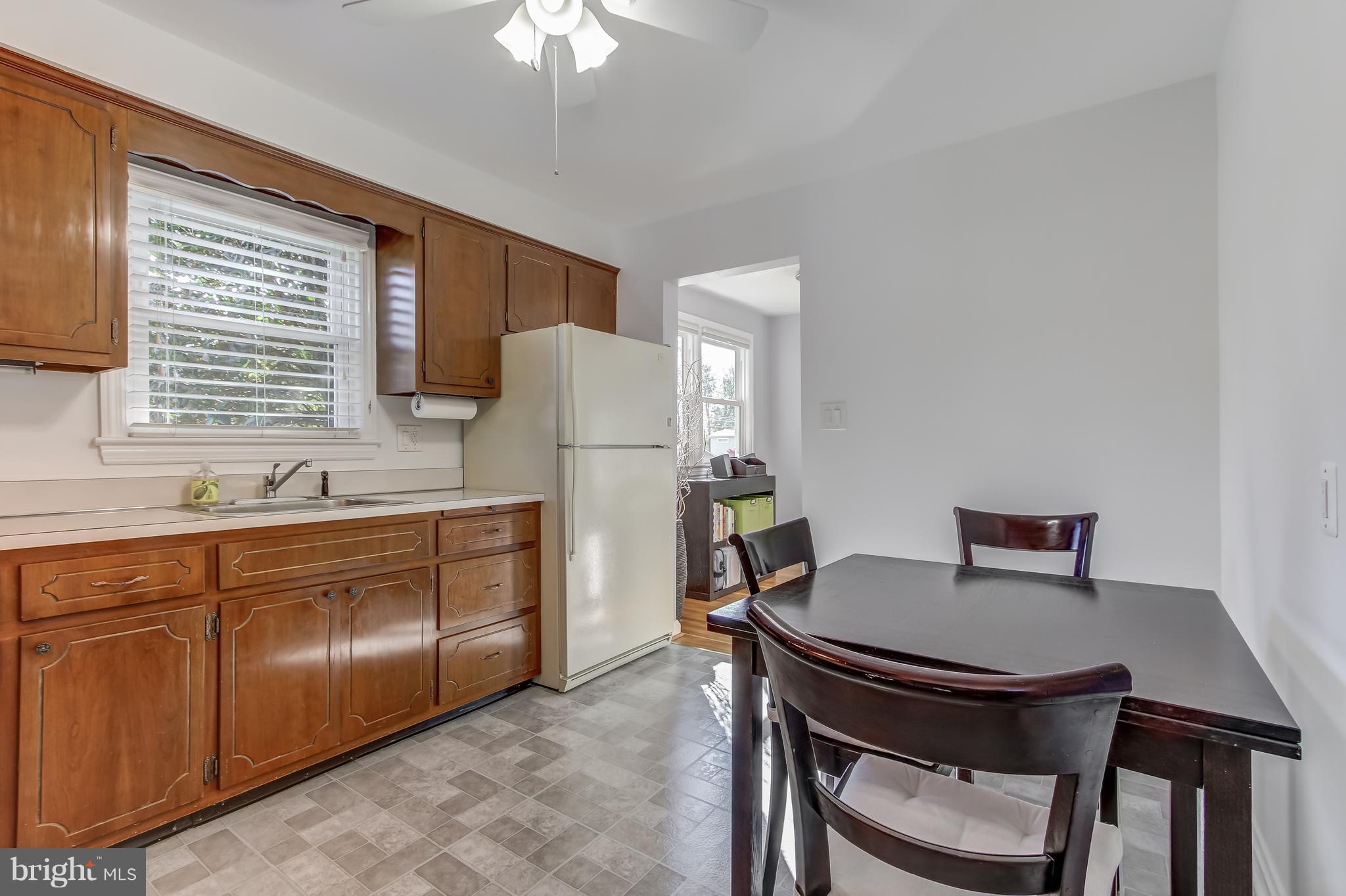 807 Lanark Way Silver Spring, MD 20901 - Photo 7 of 19 Kitchen with eat-in area