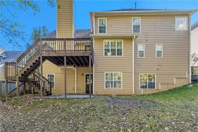 a picture of a building with a white wall